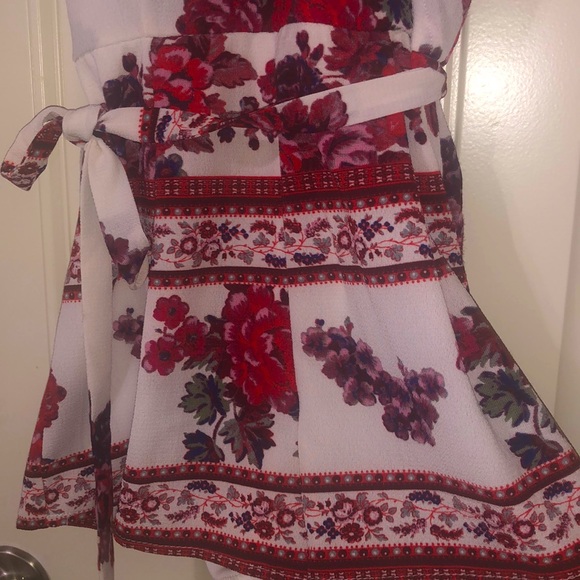 Women’s Size Small Floral Red Romper - Picture 3 of 7